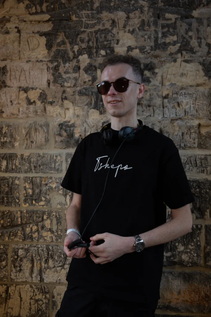 IEFØW live tijdens Cave Rave